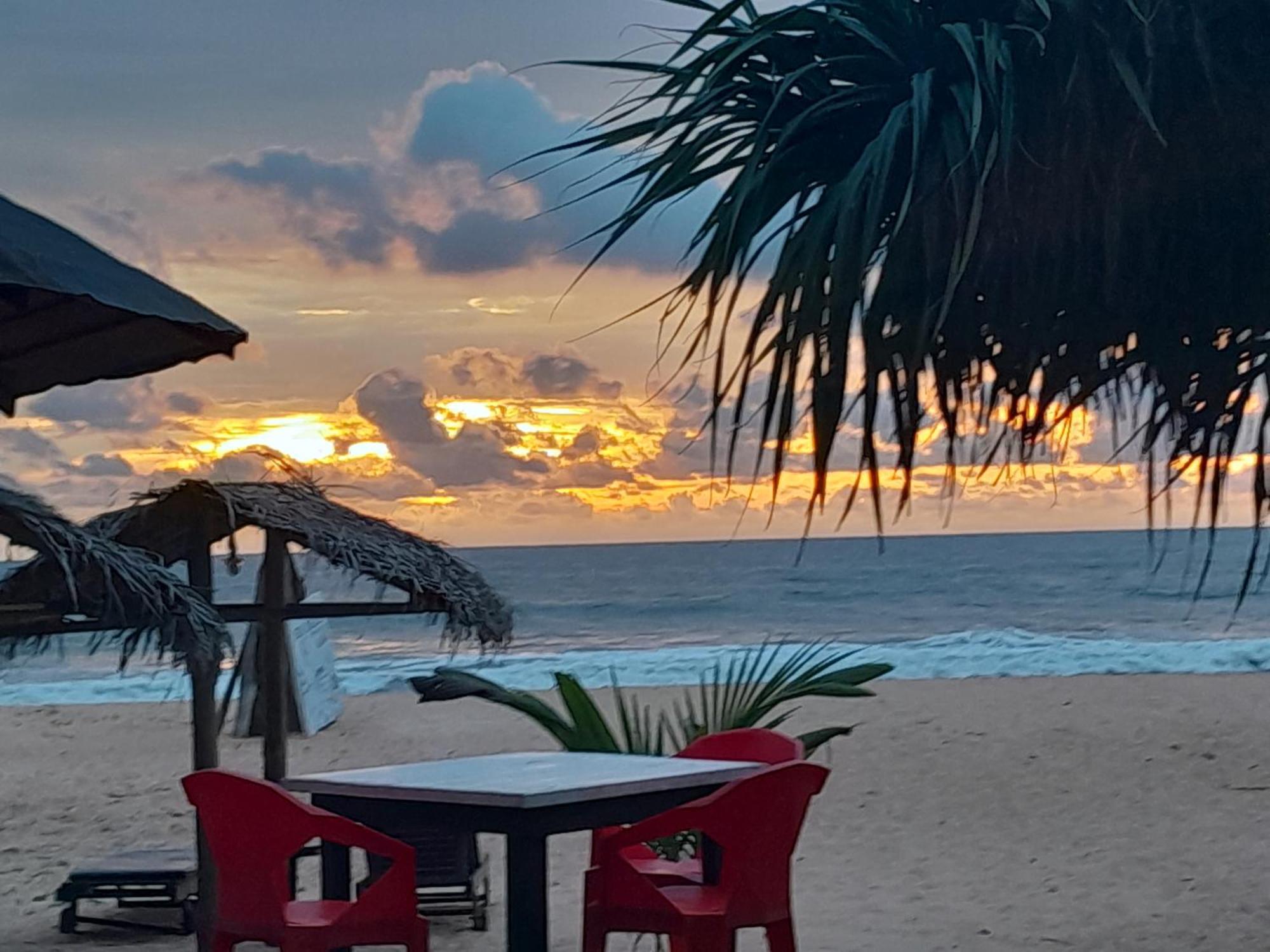 Sea Trails Bentota Hotel Exterior foto